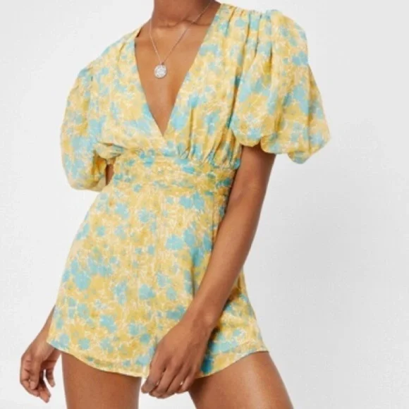 Nasty Gal NWT Romper Floral Chiffon V Neck Puff Sleeve Playsuit Sz 6 Vacation - Picture 16 of 16